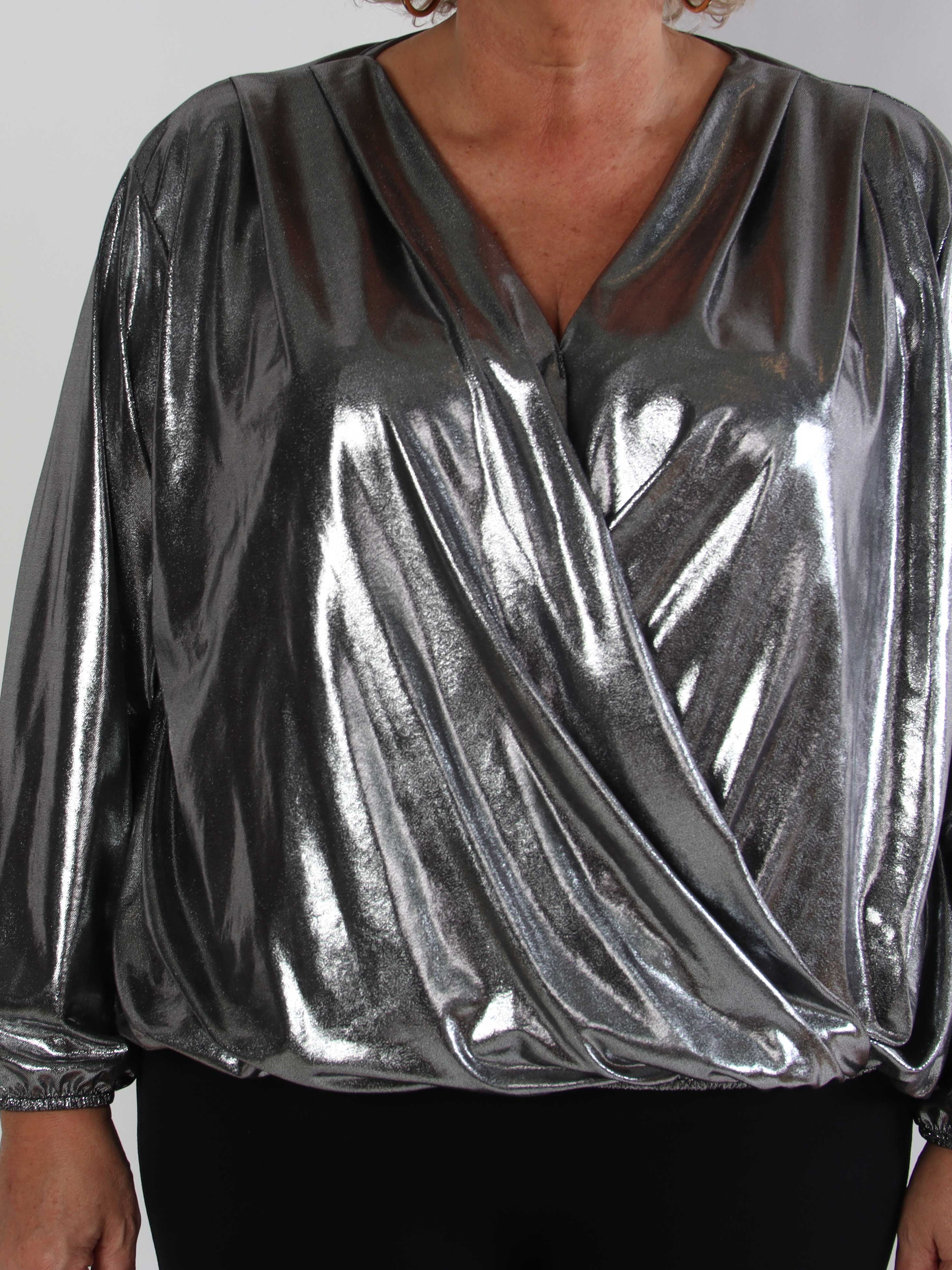 Rakel Shiny - Langærmet plus size bluse i skinnende stof